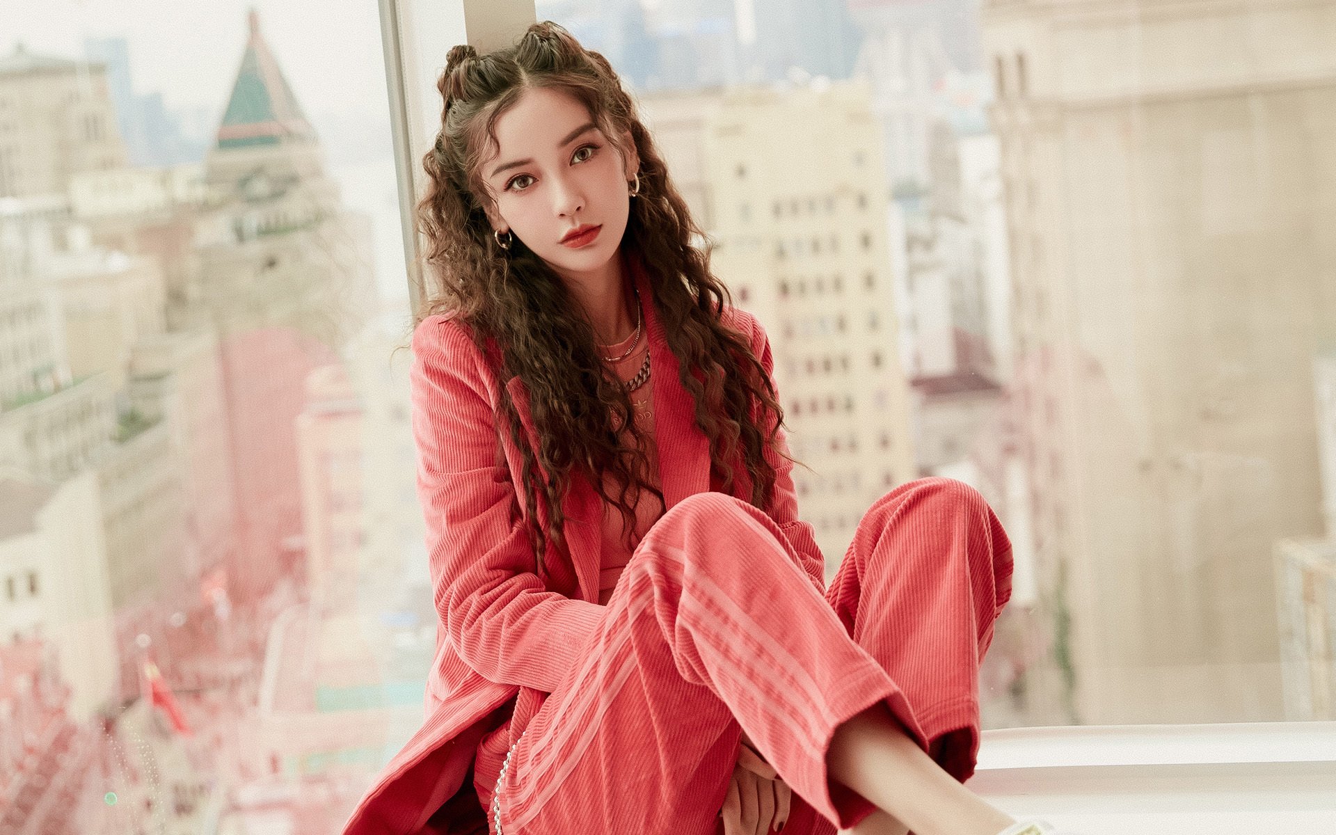 九游电脑版-特色足球运动主题的城市景观夜景灯光设计创新不断，足球场夜景图片大全